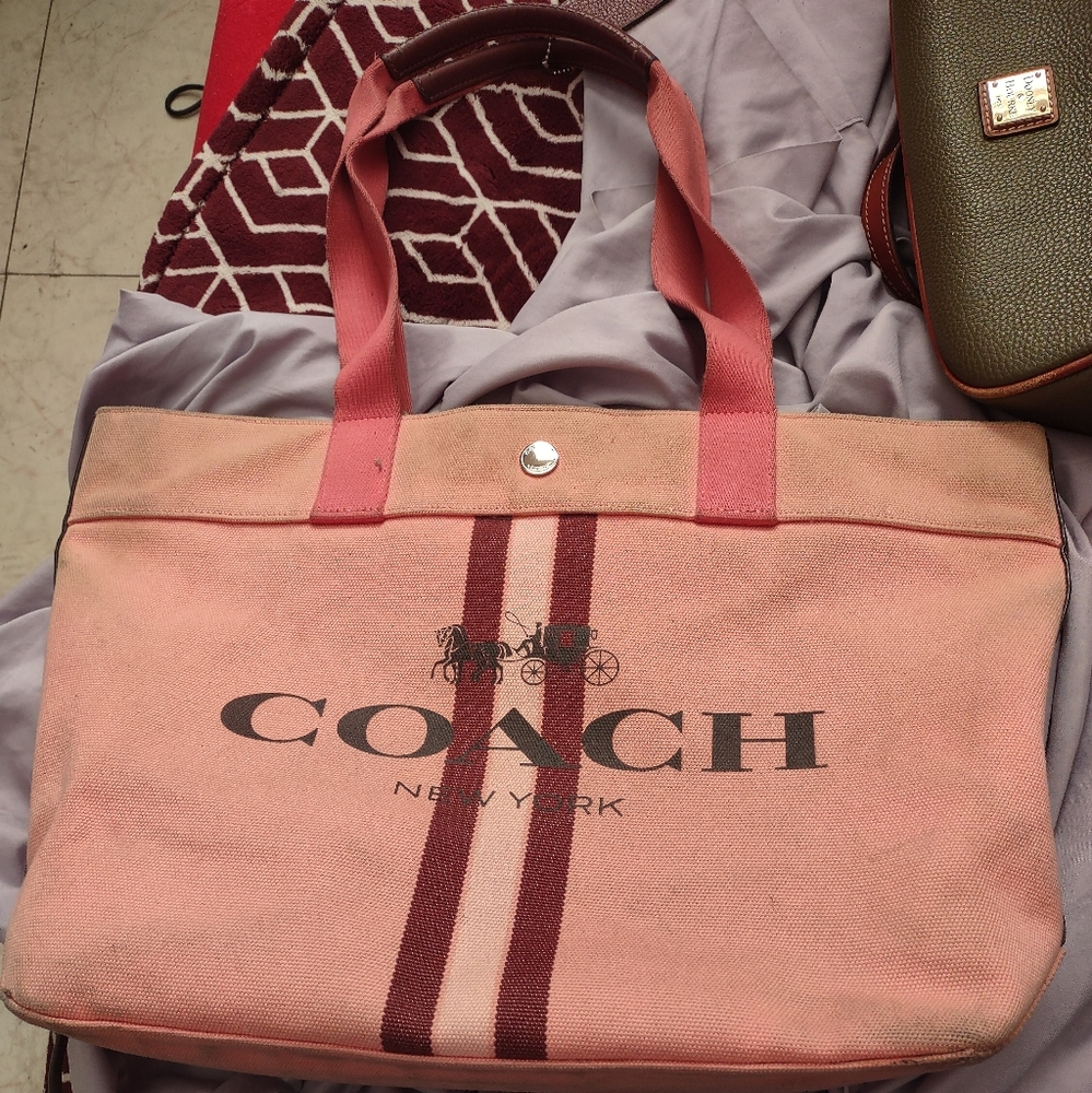 SOLD 👛 Coach Tote 👛